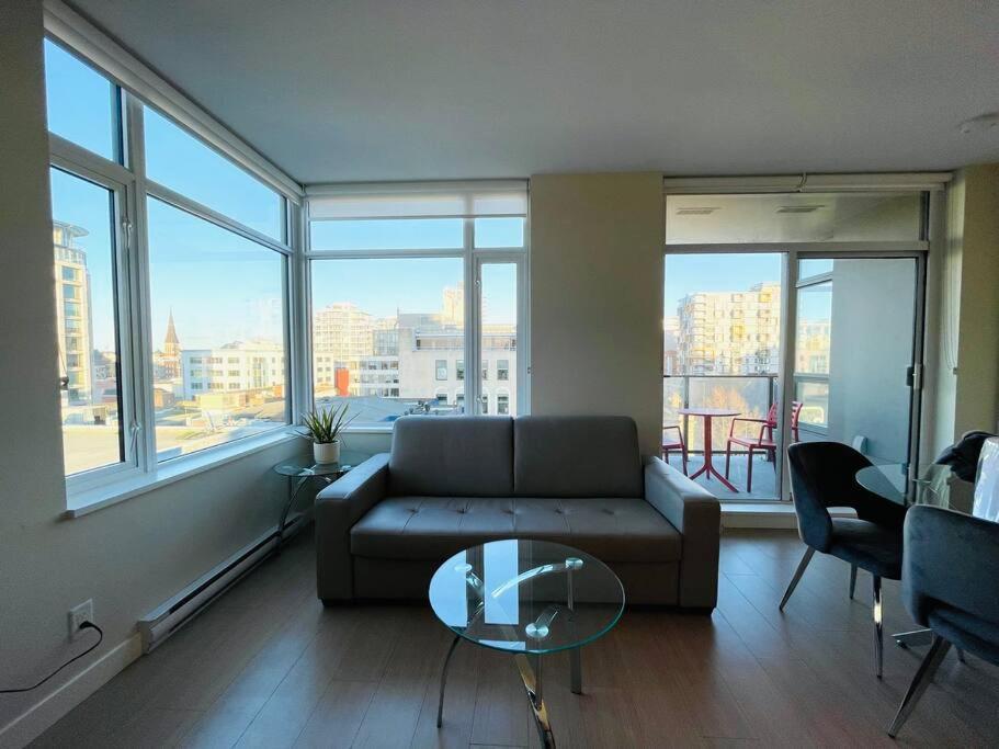 Lovely Downtown 2 Bedroom Condo With Free Parking Victoria Exterior photo