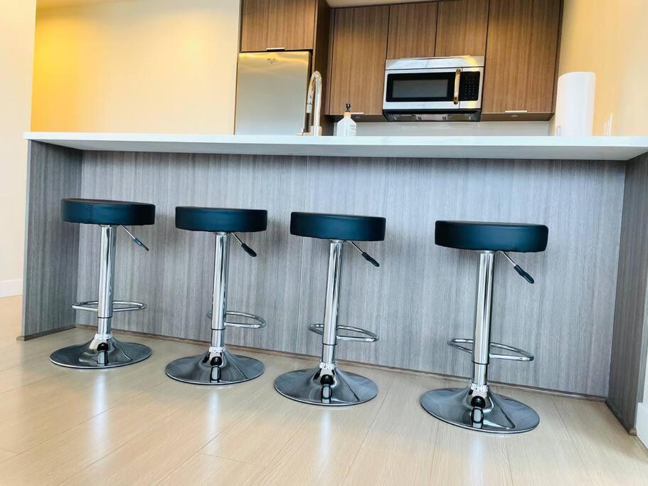 Lovely Downtown 2 Bedroom Condo With Free Parking Victoria Exterior photo